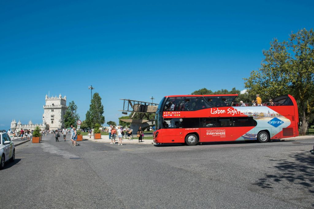 Lisbon: Explorer Hop-on Hop-off Bus Tour + Audio Guide