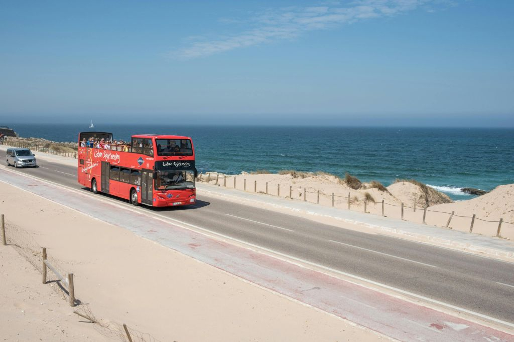 Lisbon: Explorer Hop-on Hop-off Bus Tour + Audio Guide