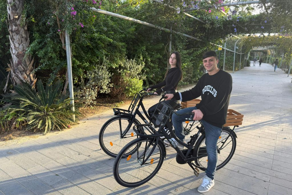 Valencia: Dutch-Style "Omafiets" City Bike Rental