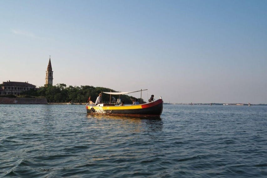 Murano, Burano e Torcello: Tour in barca d'epoca + Soffiatura del vetro
