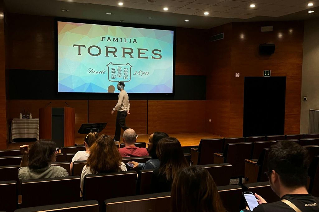 Barcelona: Guided Familia Torres Winery Tour + Tastings