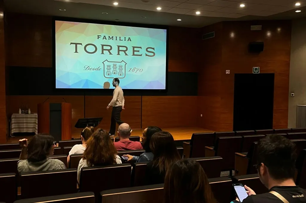 Barcelona: Guided Familia Torres Winery Tour + Tastings
