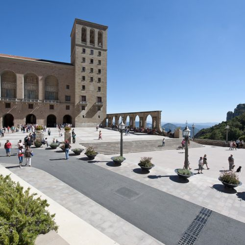 Montserrat Mountain Card: Train from Barcelona + Rack Railway + Moreneta Access