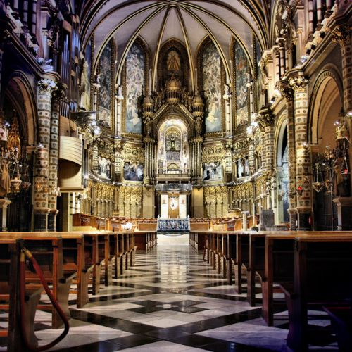 Montserrat Mountain Card: Train from Barcelona + Rack Railway + Moreneta Access