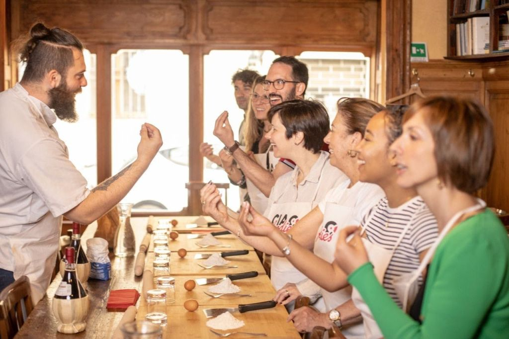 Florença: Aula de culinária de Tagliatelle, Ravioli e Tiramisu + vinho ilimitado