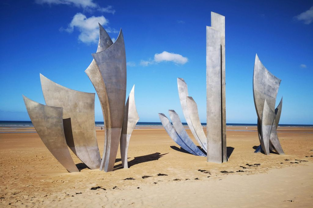 Normandy WWII Museums: Full-Day Guided Tour from Bayeux