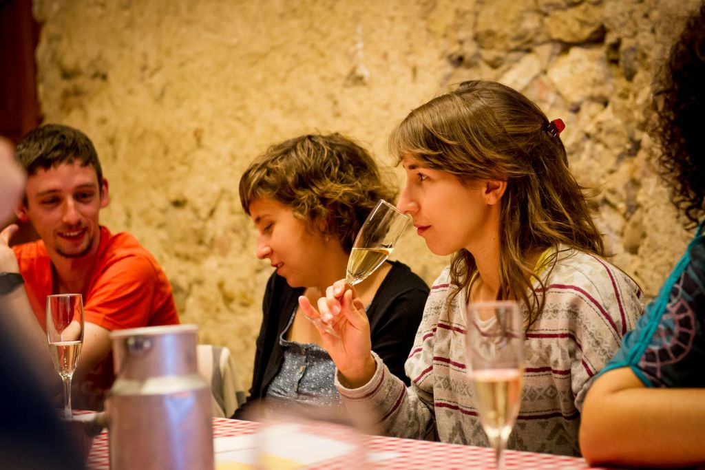 Barcelona: Experiencia Guiada de Vino y Cava