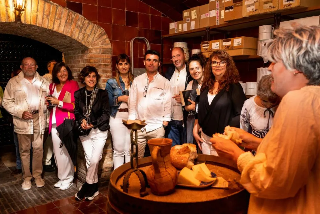 Barcelona: Guided Wine and Cava Experience