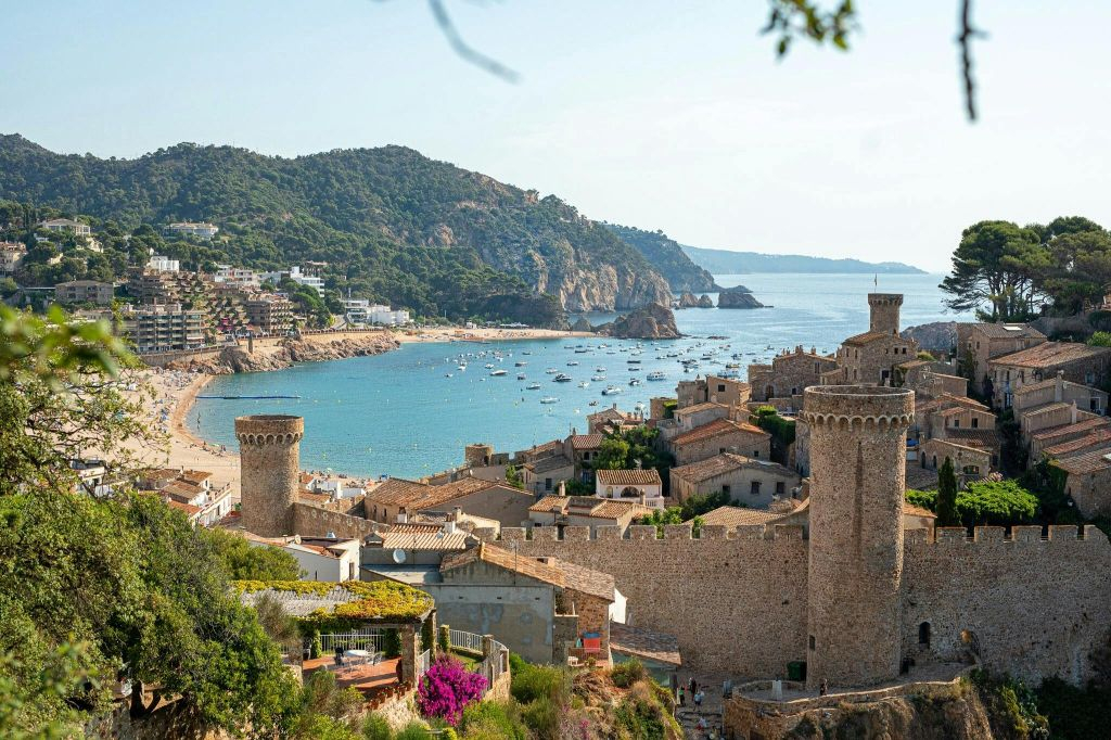 Costa Brava & Tossa de Mar: Guided Tour from Barcelona