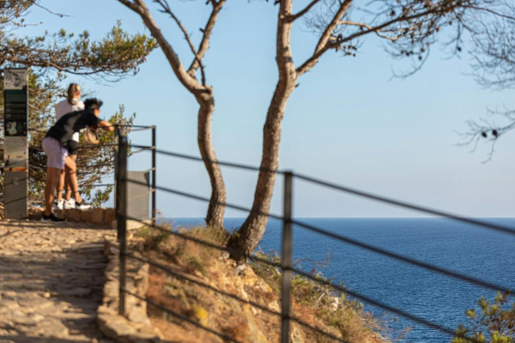 Costa Brava & Tossa de Mar: Guided Tour from Barcelona