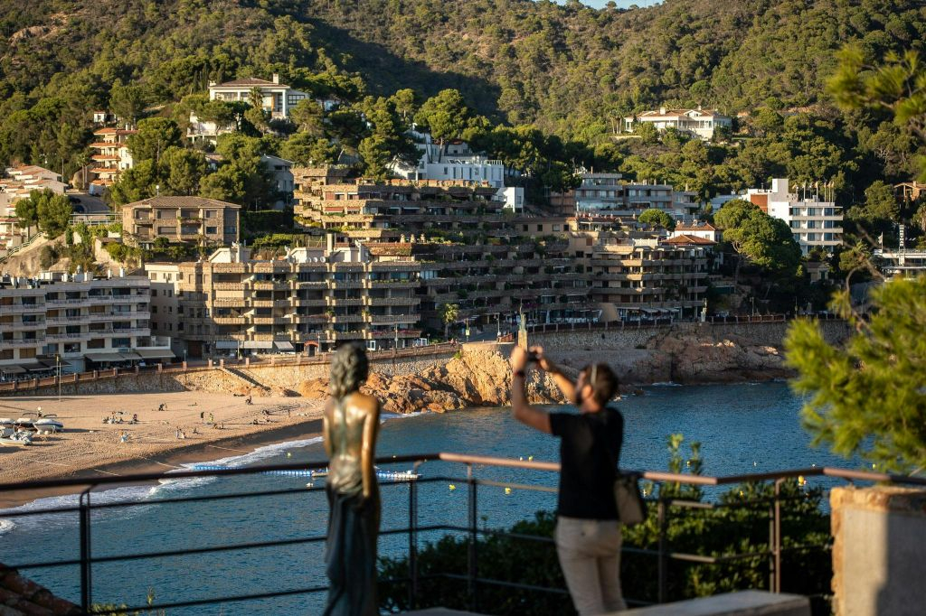 Costa Brava & Tossa de Mar: Guided Tour from Barcelona