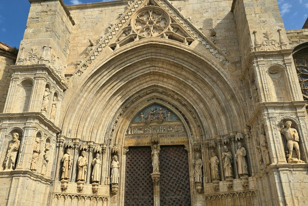Morella & Peñíscola: Guided Day Tour from Valencia