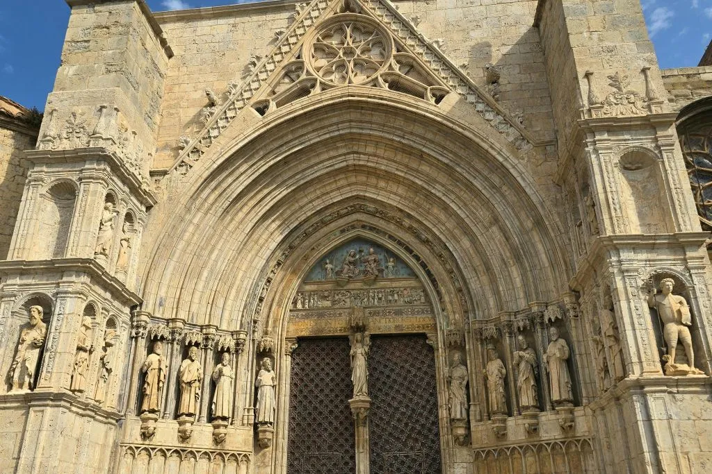 Morella & Peñíscola: Guided Day Tour from Valencia
