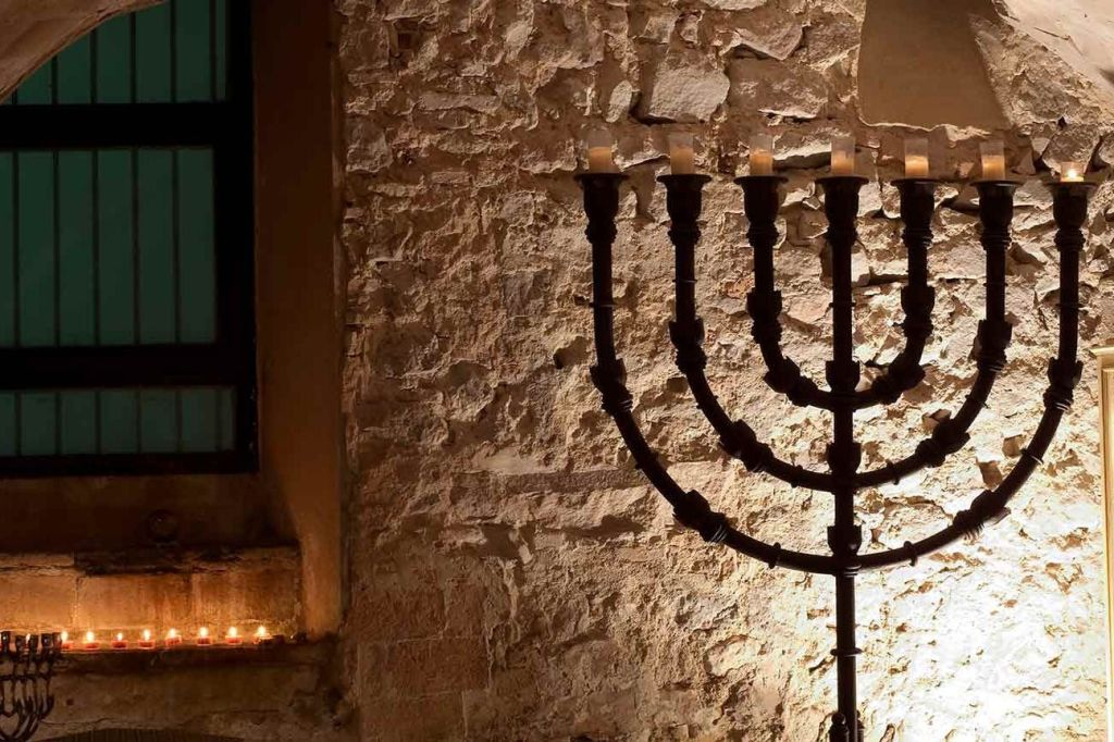 Jewish Quarter Barcelona: Guided Tour + Main Synagogue Skip The Line Entry