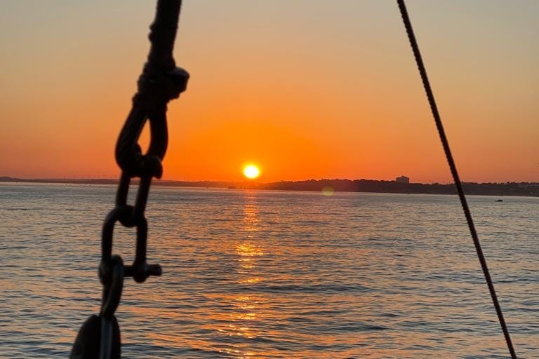 Benagil: Passeio de barco de 5 horas nas grutas ao pôr do sol