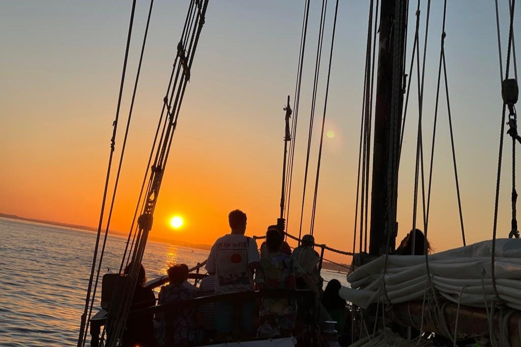 Benagil: Passeio de barco de 5 horas nas grutas ao pôr do sol
