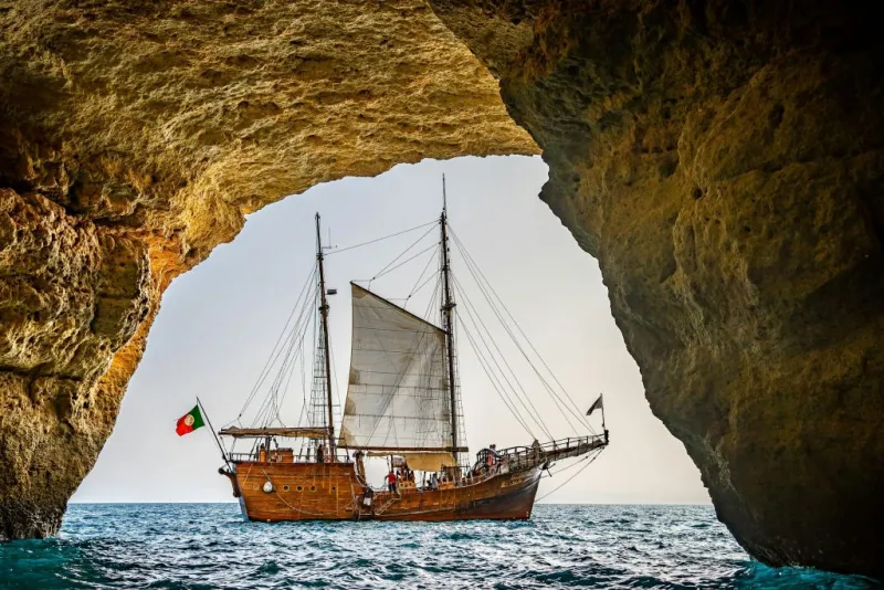 Benagil: Tarde: Passeio de barco nas grutas