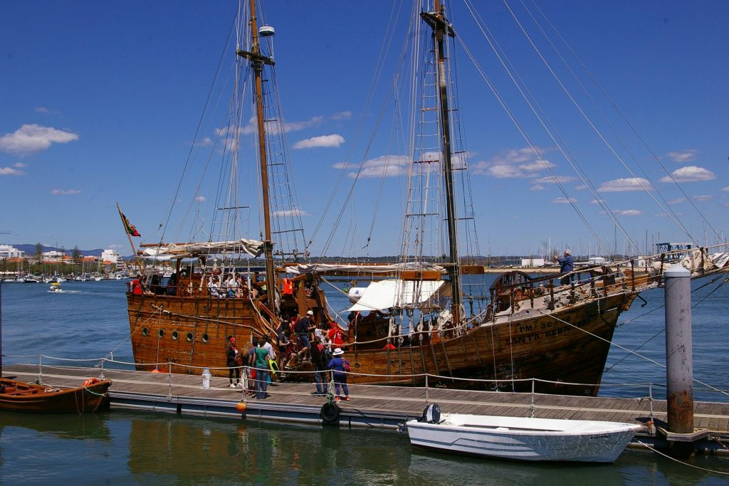 Lagos: Passeio de barco de 4 horas às Grutas do Cabo
