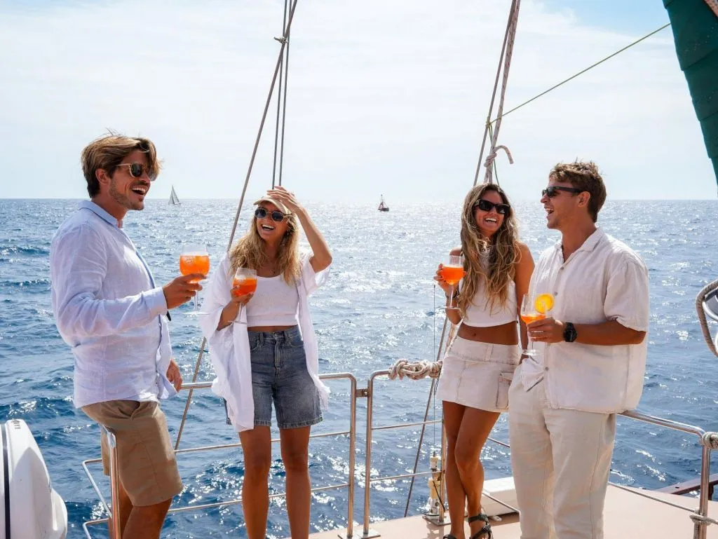 Barcelona: Catamaran Sunset Cruise with Live Show