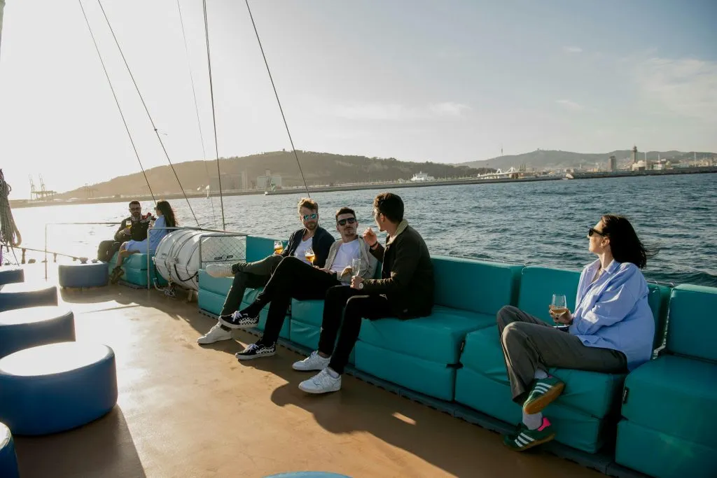 Barcelona: Catamaran Sunset Cruise with Live Show