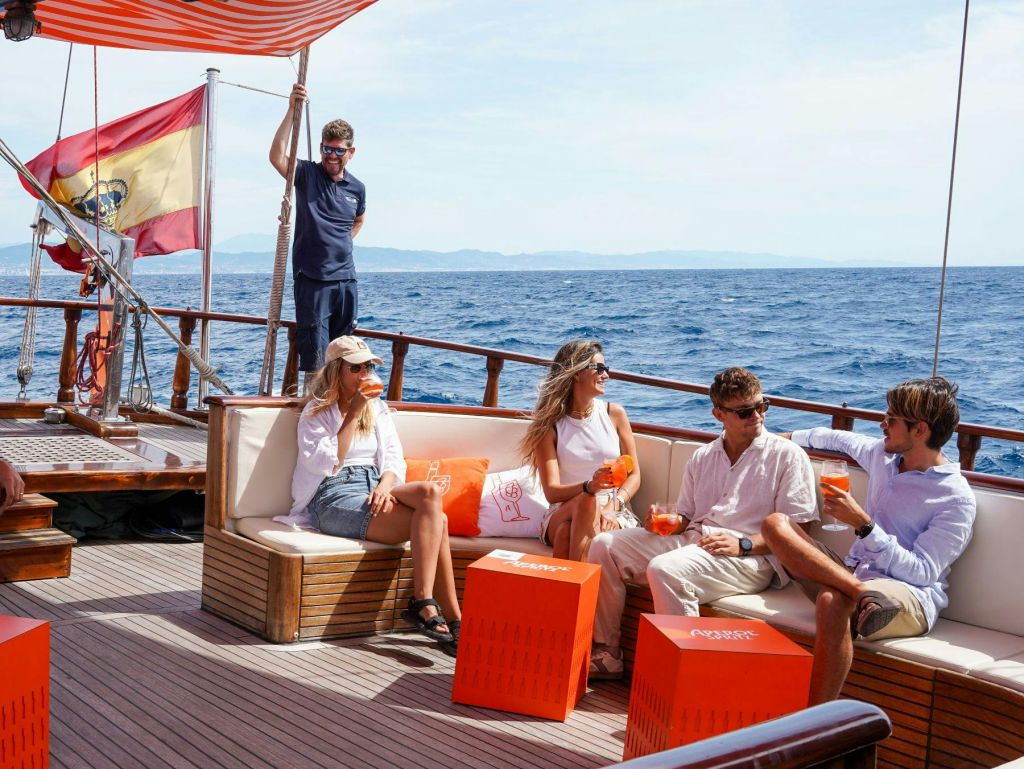 Barcelona: Catamaran Sunset Cruise with Live Show