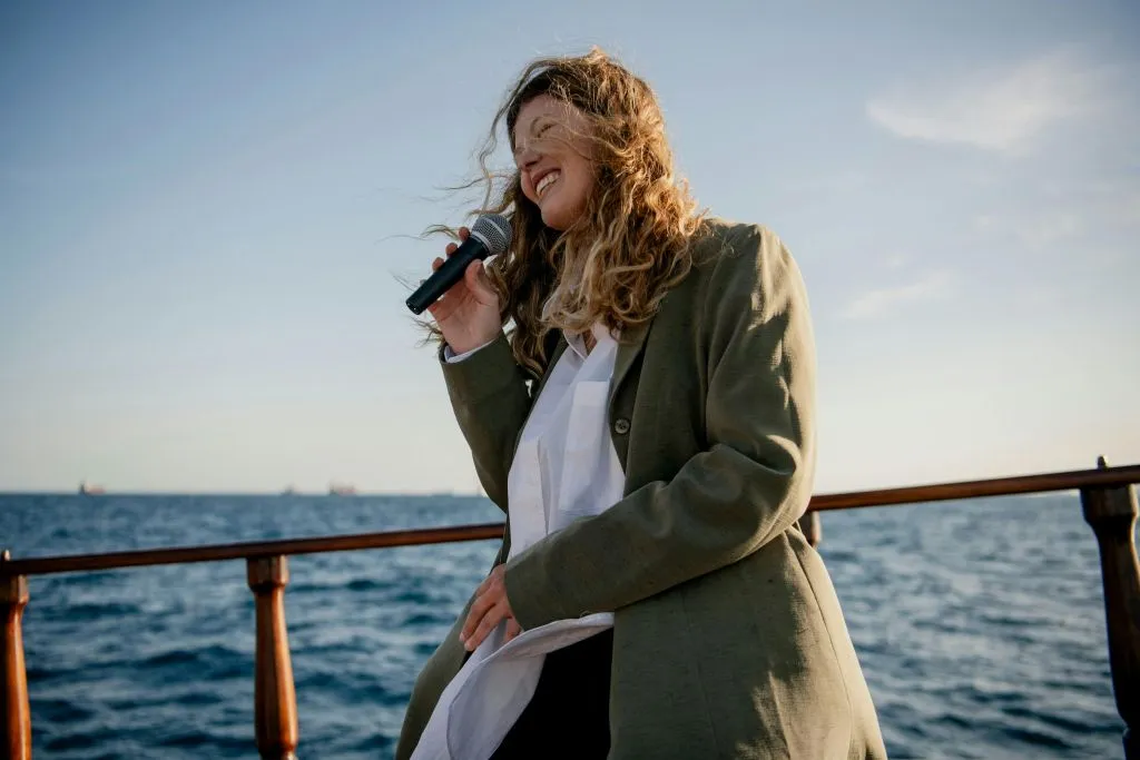 Barcelona: Catamaran Sunset Cruise with Live Show