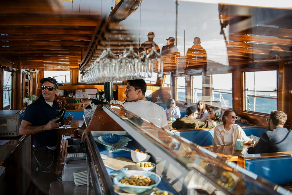 Barcelona: Catamaran Sunset Cruise with Live Show