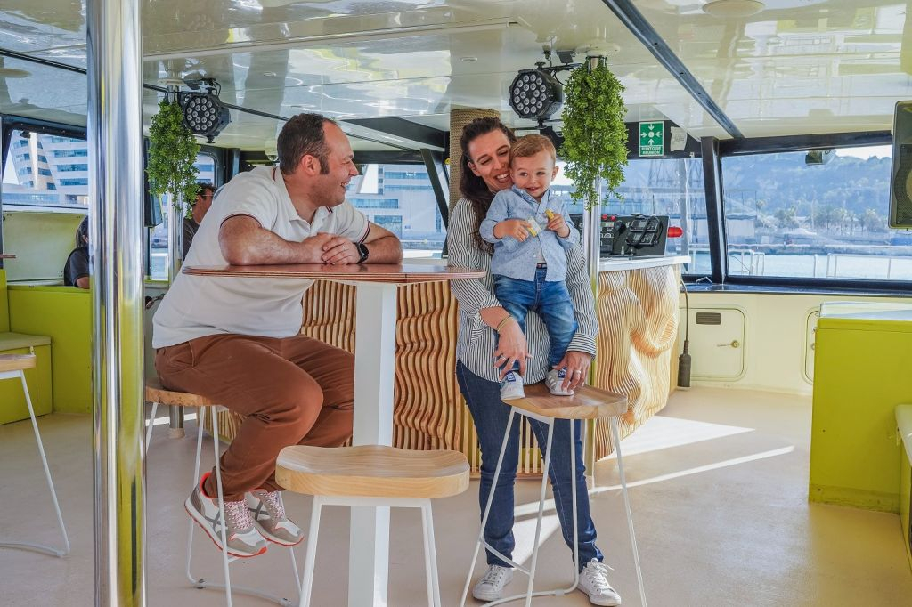Barcelona: Catamaran Sunset Cruise with Live Show