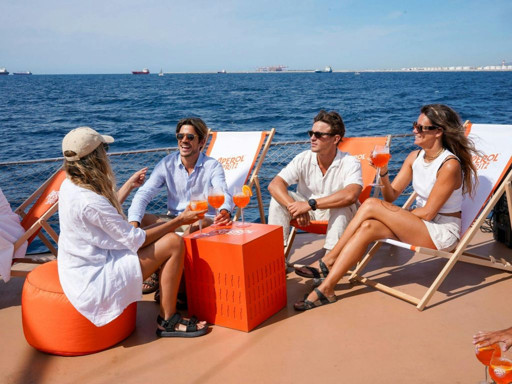 Barcelona: Catamaran Sunset Cruise with Live Show