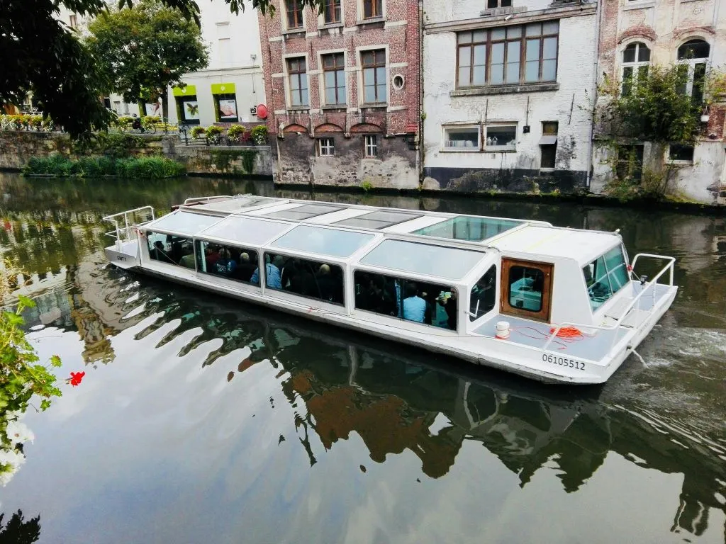 Visite guidée en bateau à travers la ville historique de Gand