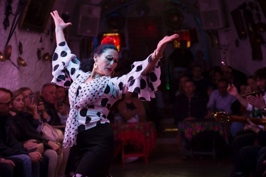 Caves of Sacromonte Los Tarantos: Flamenco Show with Drink and Optional Dinner