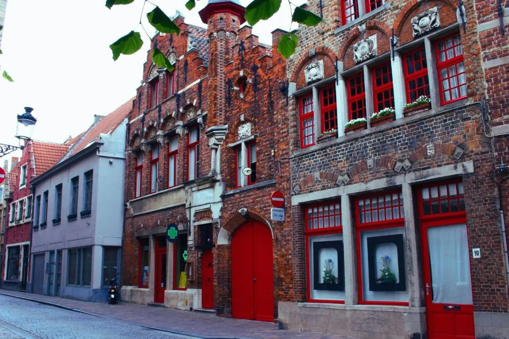 Bruges: Walking Tour with AI Guide on Your Mobile