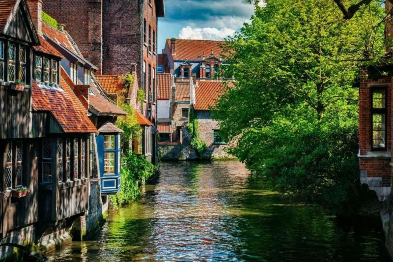 Bruges: Walking Tour with AI Guide on Your Mobile