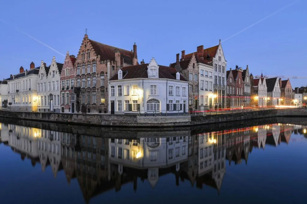 Bruges: Walking Tour with AI Guide on Your Mobile