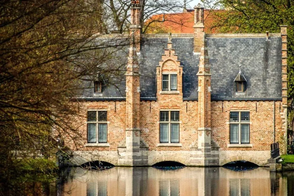 Bruges: Walking Tour with AI Guide on Your Mobile