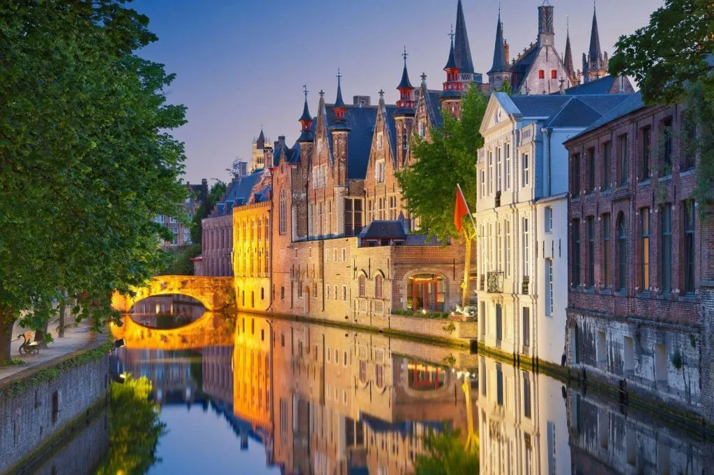 Bruges: Walking Tour with AI Guide on Your Mobile