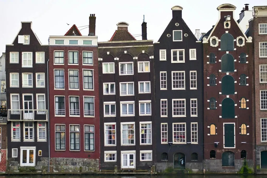 Amsterdã: Viagem de um dia saindo de Bruxelas com queijo, tamancos e moinhos de vento