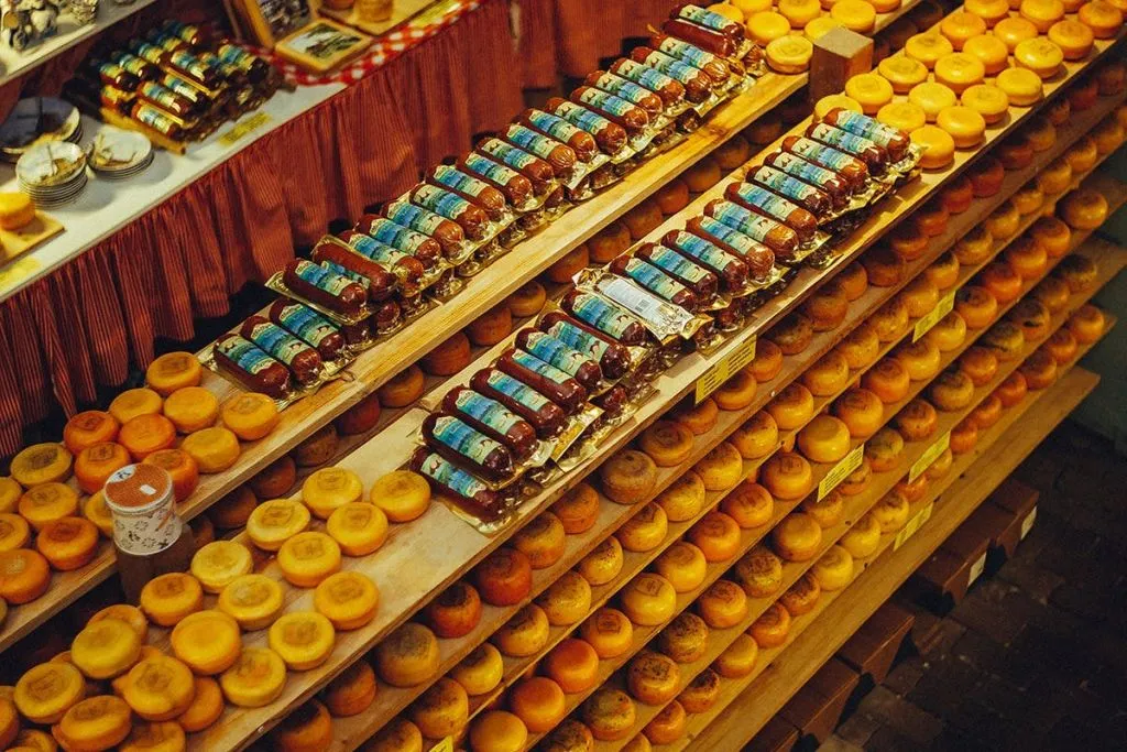 Amsterdã: Viagem de um dia saindo de Bruxelas com queijo, tamancos e moinhos de vento
