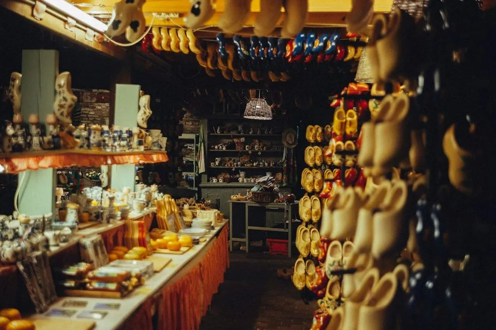 Amsterdã: Viagem de um dia saindo de Bruxelas com queijo, tamancos e moinhos de vento