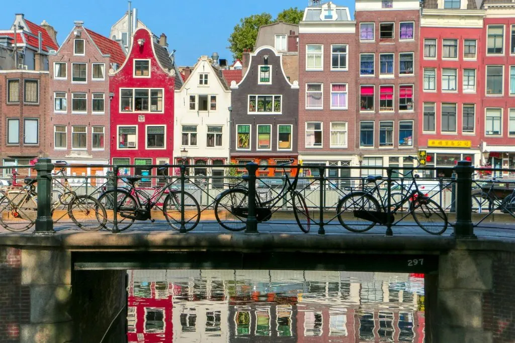 Amsterdã: Viagem de um dia saindo de Bruxelas com queijo, tamancos e moinhos de vento
