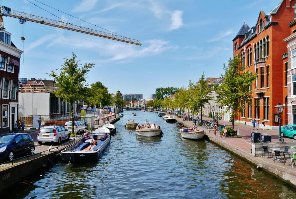 Cruzeiro pelos canais de Leiden