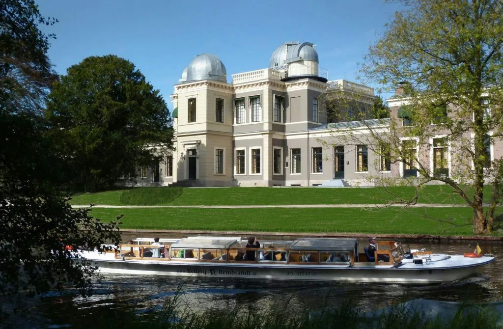 Cruzeiro pelos canais de Leiden