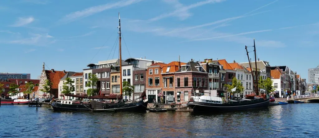 Cruzeiro pelos canais de Leiden