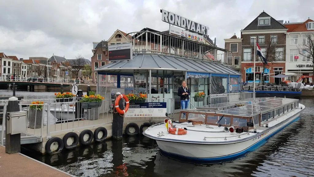 Cruzeiro pelos canais de Leiden