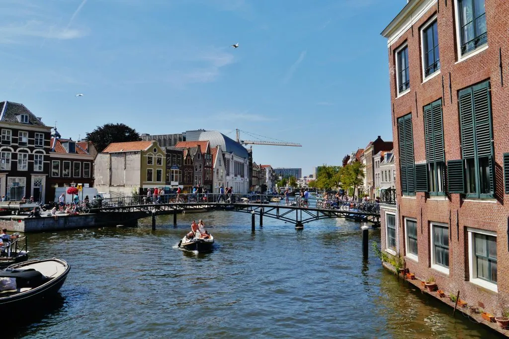 Cruzeiro pelos canais de Leiden