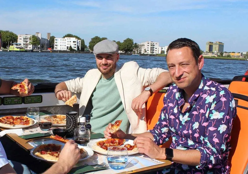 Amsterdam : Croisière sur les canaux avec New York Pizza & Boissons à volonté