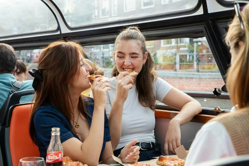 Amsterdam : Croisière sur les canaux avec New York Pizza & Boissons à volonté
