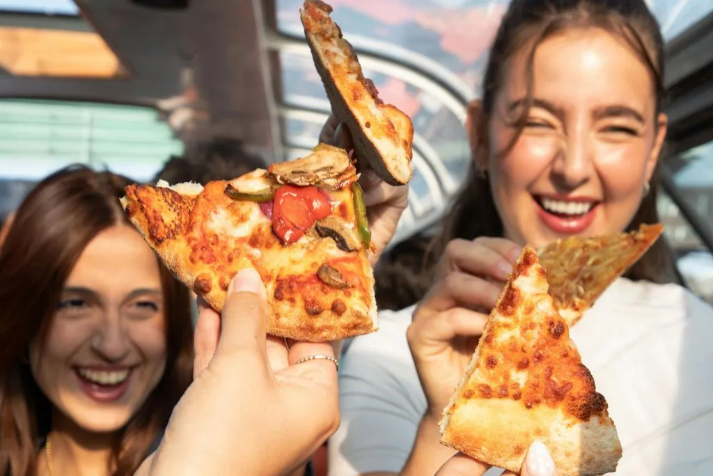 Amsterdam : Croisière sur les canaux avec New York Pizza & Boissons à volonté