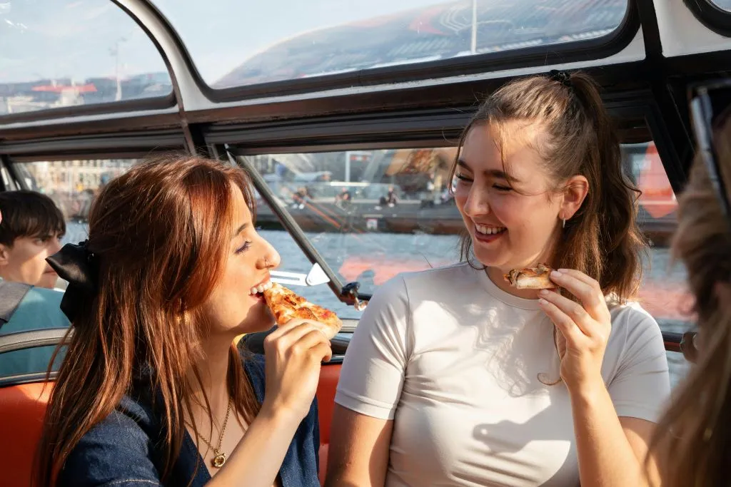 Amsterdam : Croisière sur les canaux avec New York Pizza & Boissons à volonté