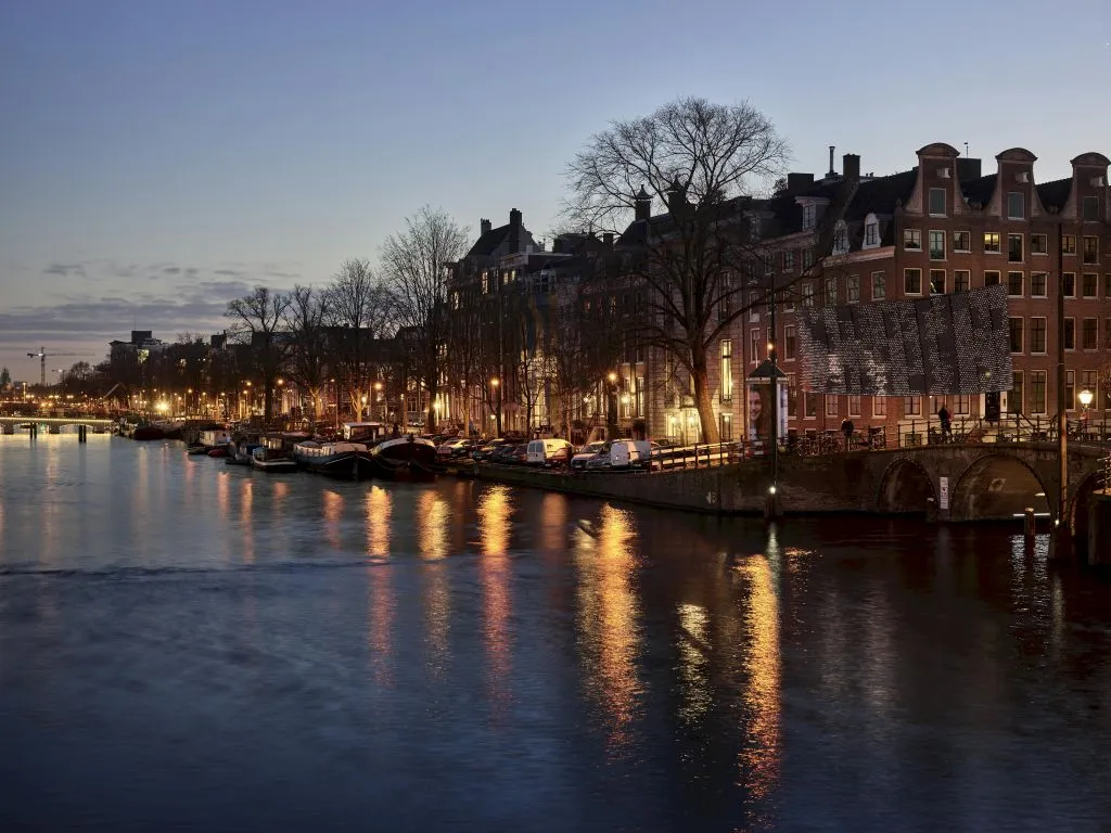 Amsterdam : Croisière sur les canaux avec New York Pizza & Boissons à volonté
